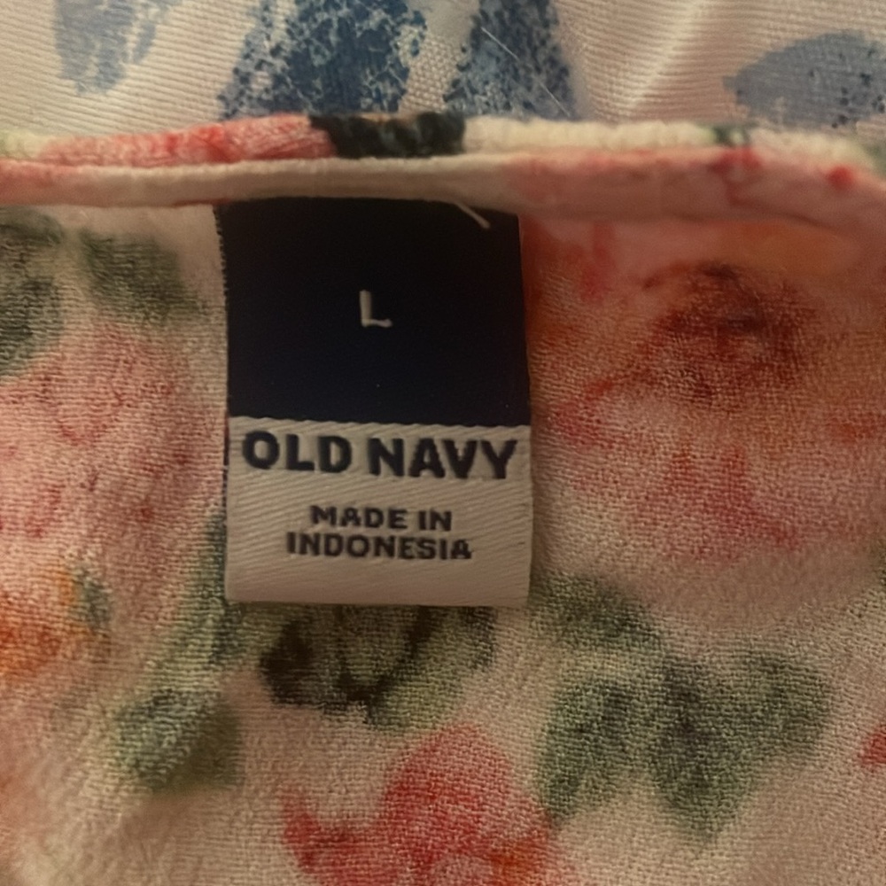 Old Navy floral neck top with middle front seam for slight ruching. - Picture 6 of 6